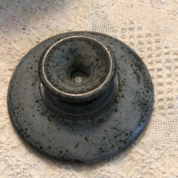 Vtg Studio Stoneware Pottery Lidded Vessel W/Decoration, Signed & dated 9”x6.5” - Picture 7 of 10